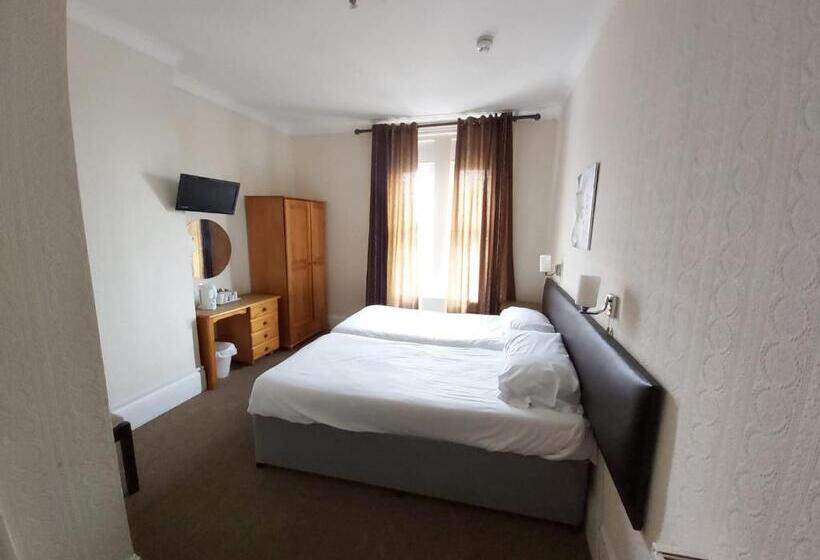 חדר סטנדרט לשלושה, Channel View