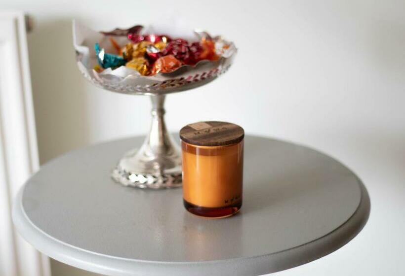 سوییت جونیور, Cherry Orchard Farm