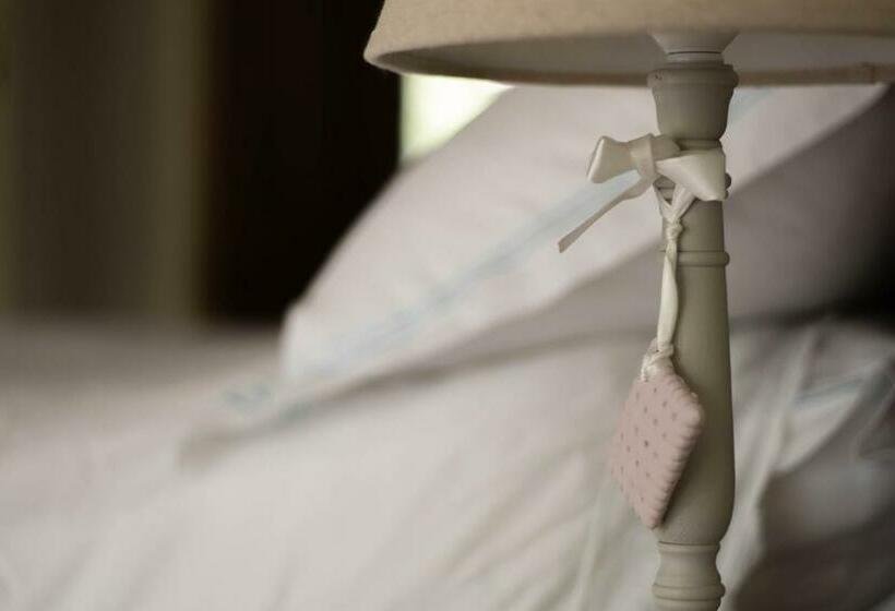 سوییت جونیور, Cherry Orchard Farm