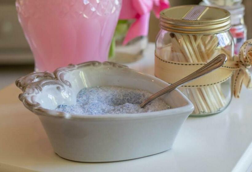 سوییت جونیور, Cherry Orchard Farm