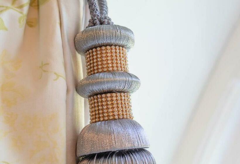 سوییت جونیور, Cherry Orchard Farm