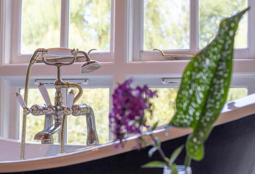 سوییت جونیور, Cherry Orchard Farm