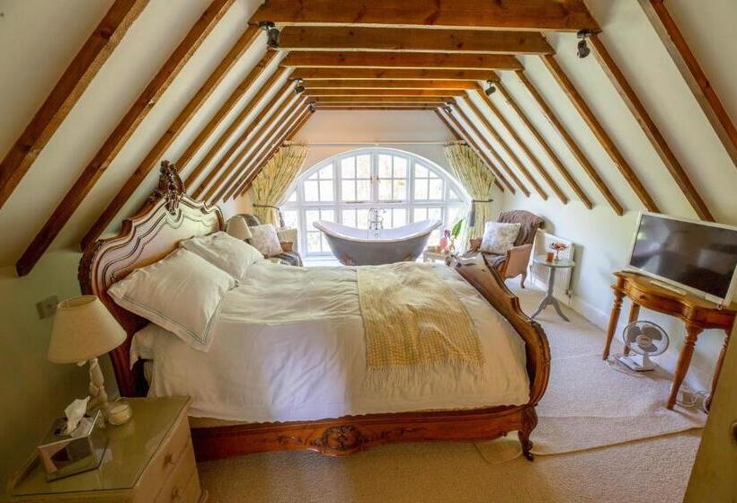 سوییت جونیور, Cherry Orchard Farm