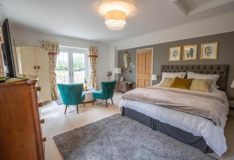 سوییت جونیور لوکس, Cherry Orchard Farm