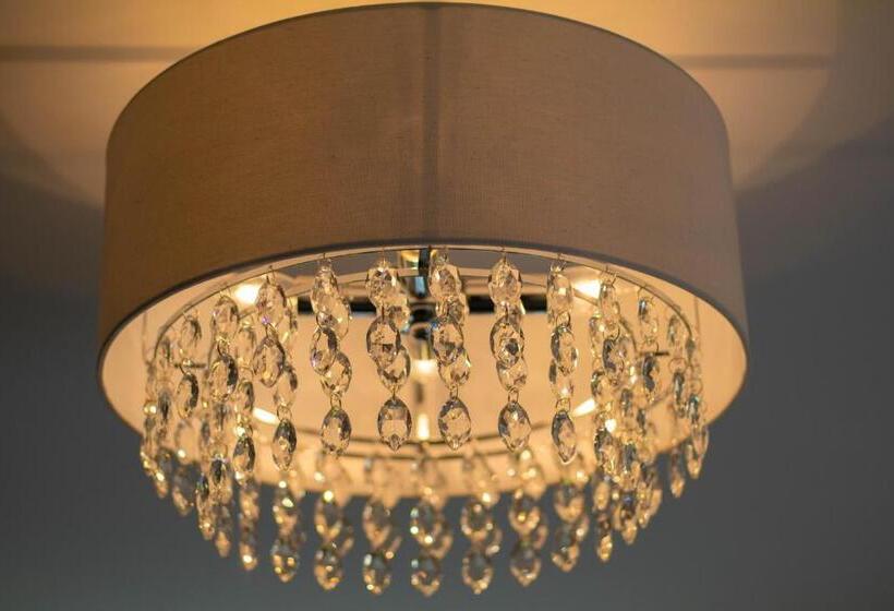 سوییت جونیور لوکس, Cherry Orchard Farm