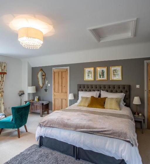 سوییت جونیور لوکس, Cherry Orchard Farm