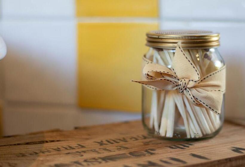 سوییت جونیور لوکس, Cherry Orchard Farm