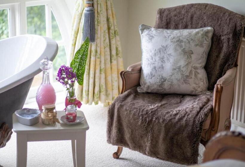 سوییت جونیور, Cherry Orchard Farm