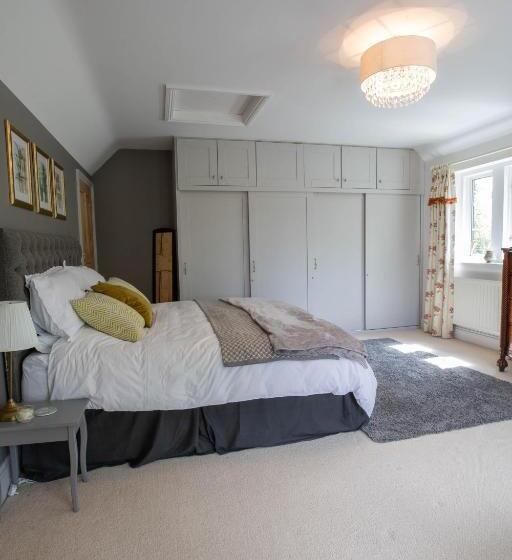 سوییت جونیور لوکس, Cherry Orchard Farm