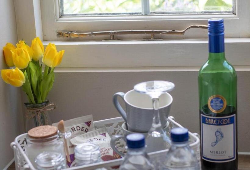 سوییت جونیور لوکس, Cherry Orchard Farm