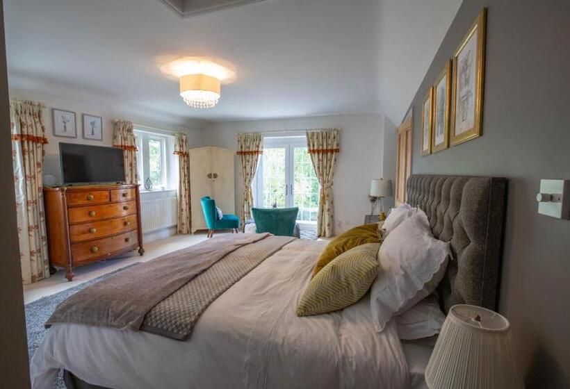 سوییت جونیور لوکس, Cherry Orchard Farm