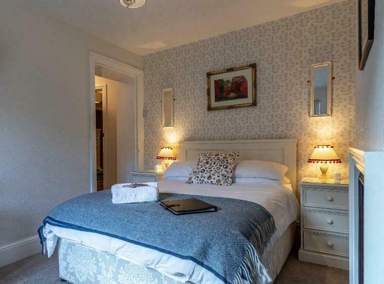 标准间, Glyntwrog House