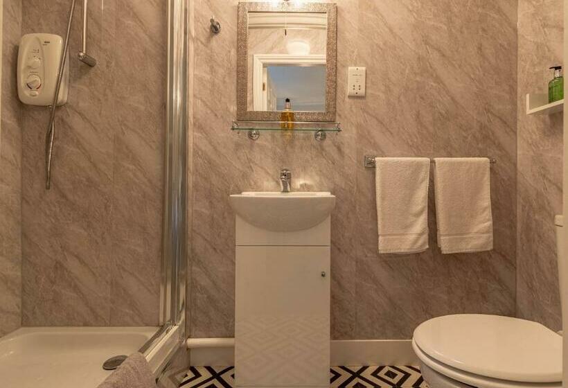 标准间, Glyntwrog House