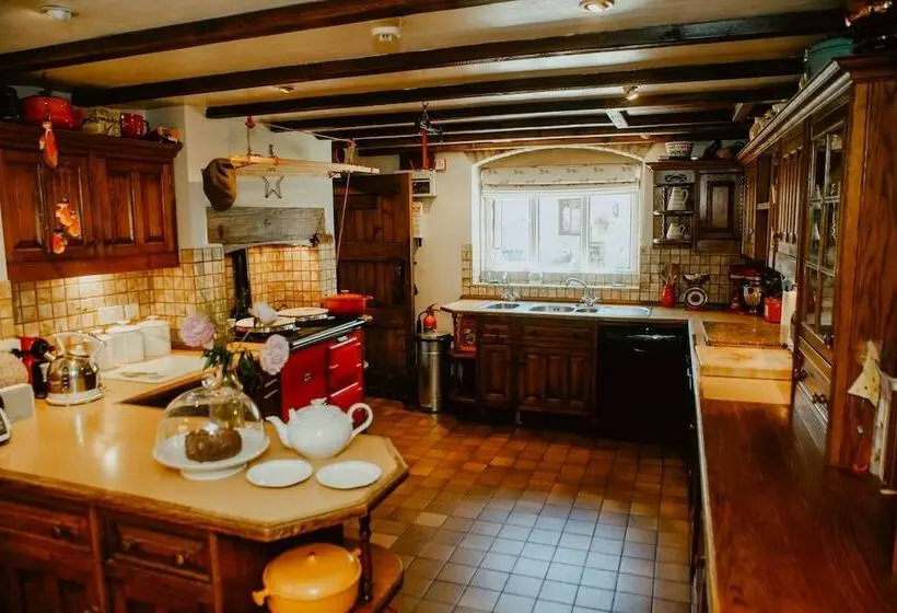 スタンダードルーム, Toghill House Farm