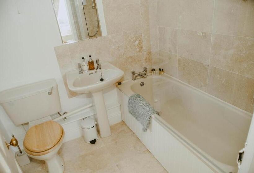 اتاق خانوادگی, Toghill House Farm