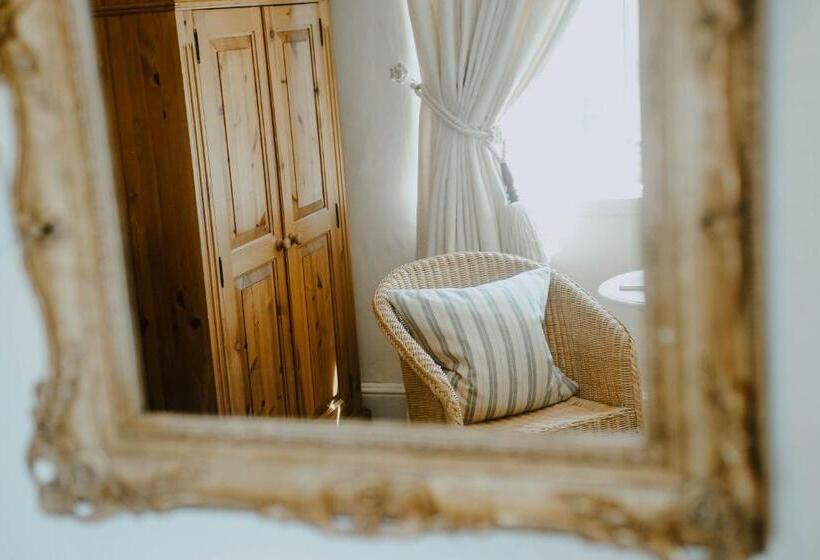 اتاق خانوادگی, Toghill House Farm