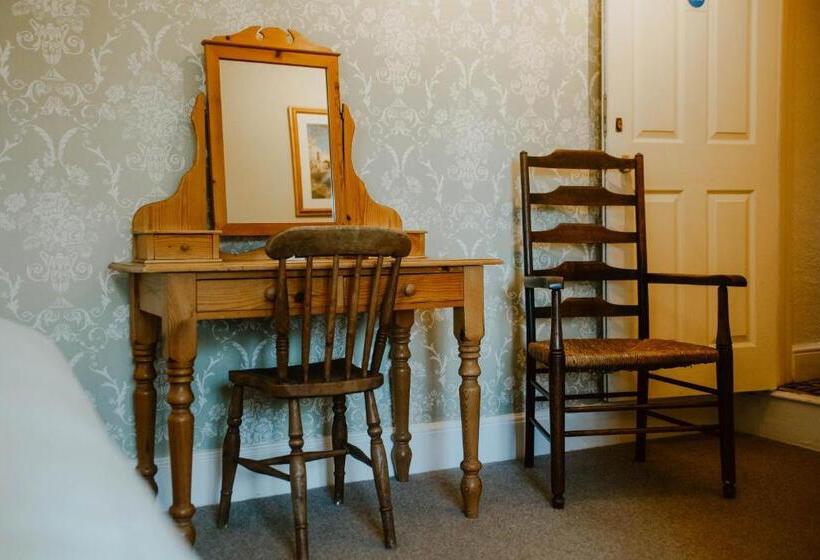 اتاق خانوادگی, Toghill House Farm