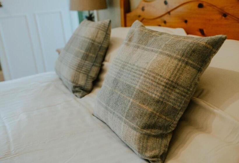 اتاق خانوادگی, Toghill House Farm