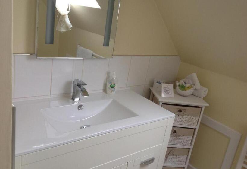 标准三人间, Dunroamin Bed And Breakfast