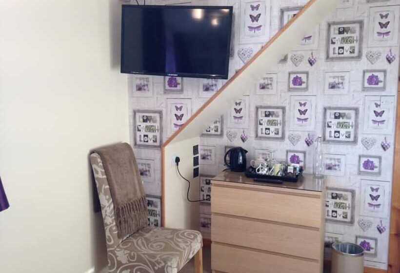 标准三人间, Dunroamin Bed And Breakfast