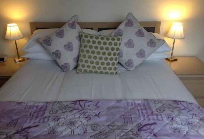 标准三人间, Dunroamin Bed And Breakfast