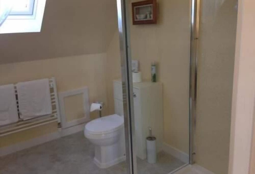 标准三人间, Dunroamin Bed And Breakfast