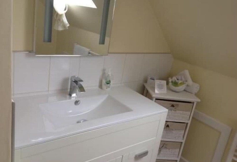 标准三人间, Dunroamin Bed And Breakfast