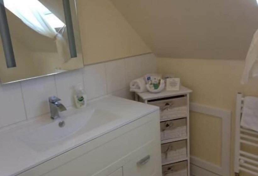 标准三人间, Dunroamin Bed And Breakfast