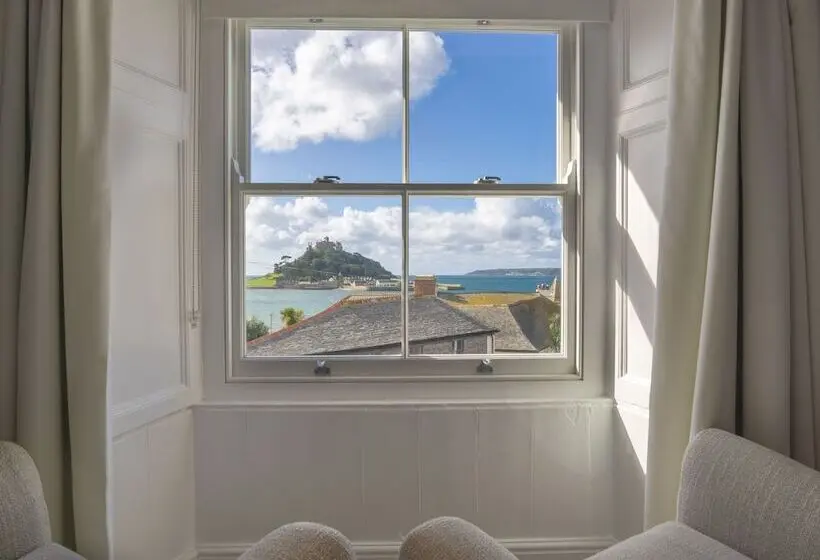 2 Sovrums Familjesvit, Marazion