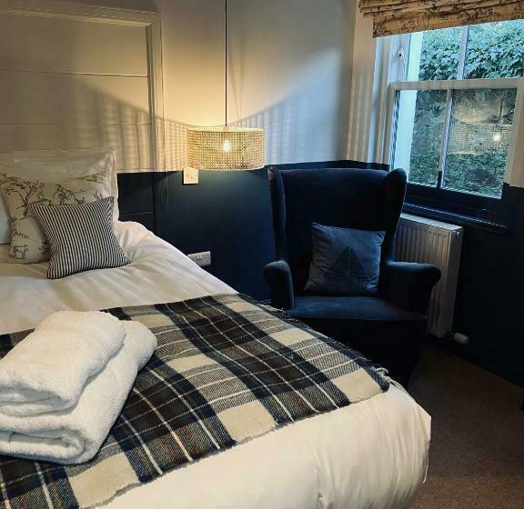 חדר דלוקס לשלושה, The Boat Inn