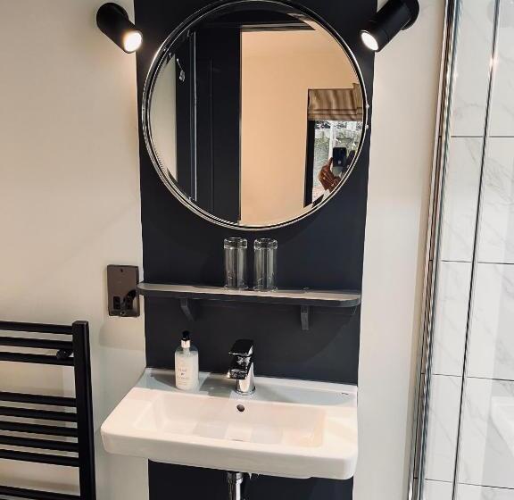 סוויטה דלוקס, The Boat Inn