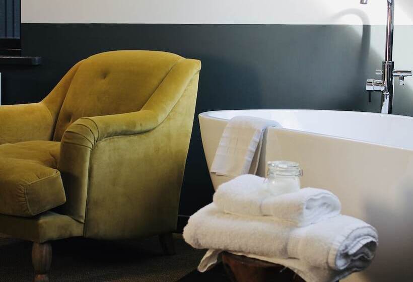 סוויטה דלוקס, The Boat Inn