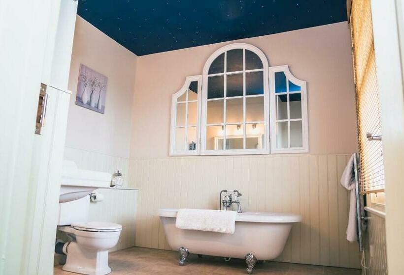 סוויטה דלוקס, The Salwey Arms