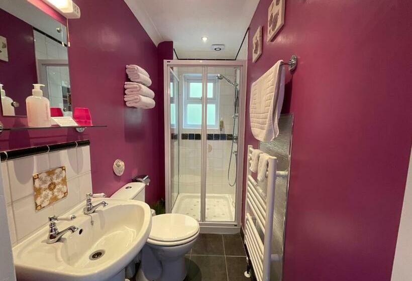 スタンダードルーム, The Great Grubb