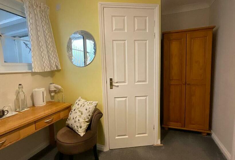 スタンダードシングルルーム, The Great Grubb