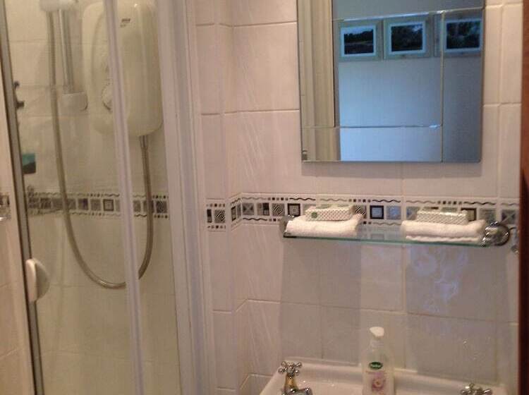 Номер Стандарт, The Old Station House