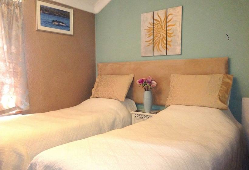 标准间, The Old Station House