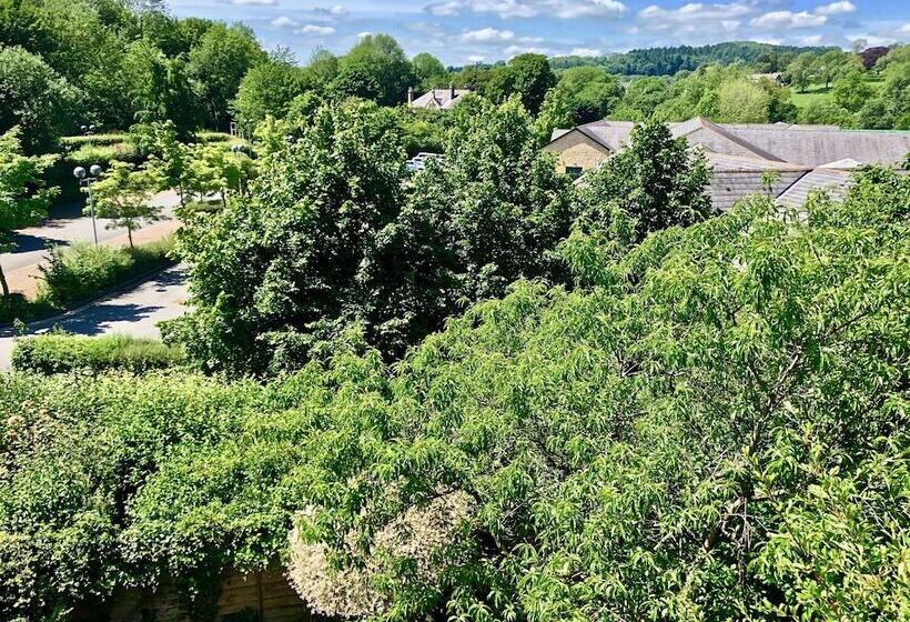 Номер Стандарт, The Old Station House