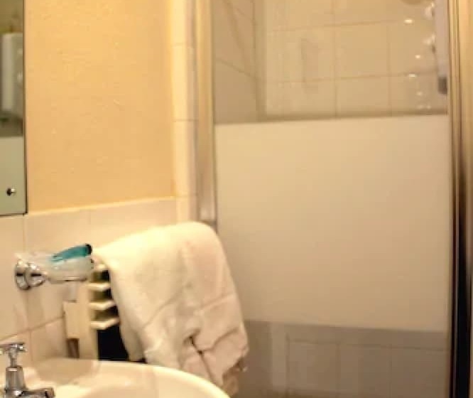 Номер Стандарт, White House View Guest House