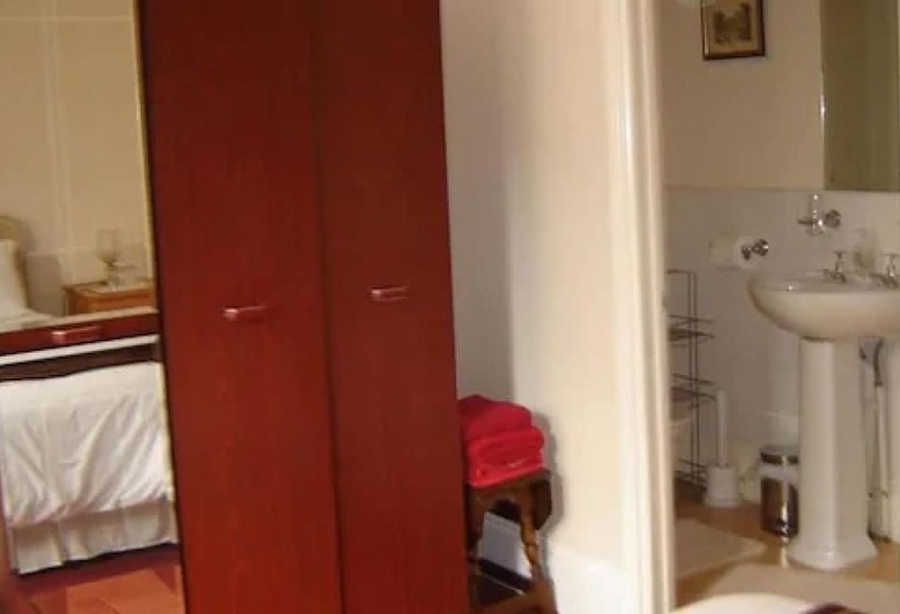 标准单人间, White House View Guest House