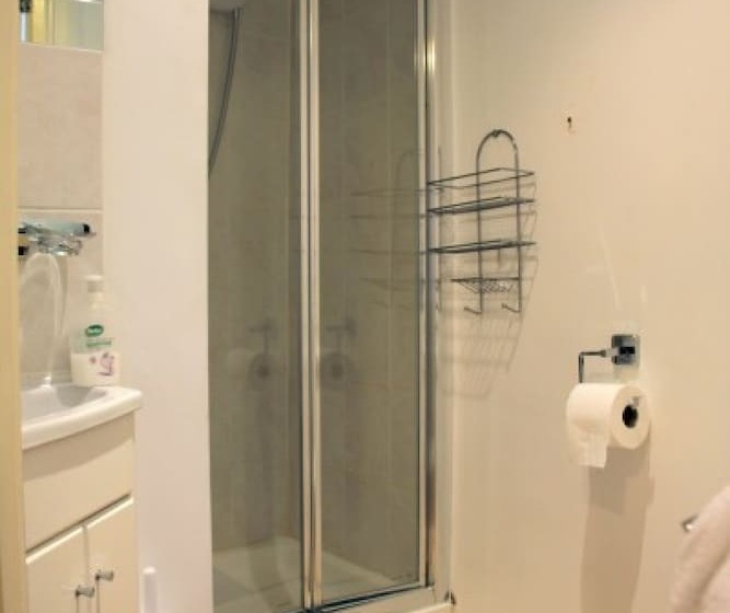 标准单人间共用浴室, White House View Guest House