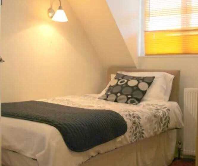 标准单人间共用浴室, White House View Guest House