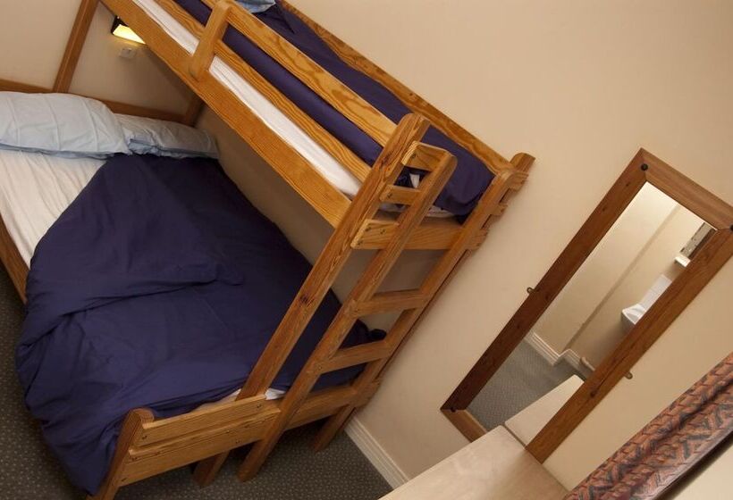 سرير فى غرفة مشتركة مزودة بحمام مشترك, Yha Sheringham