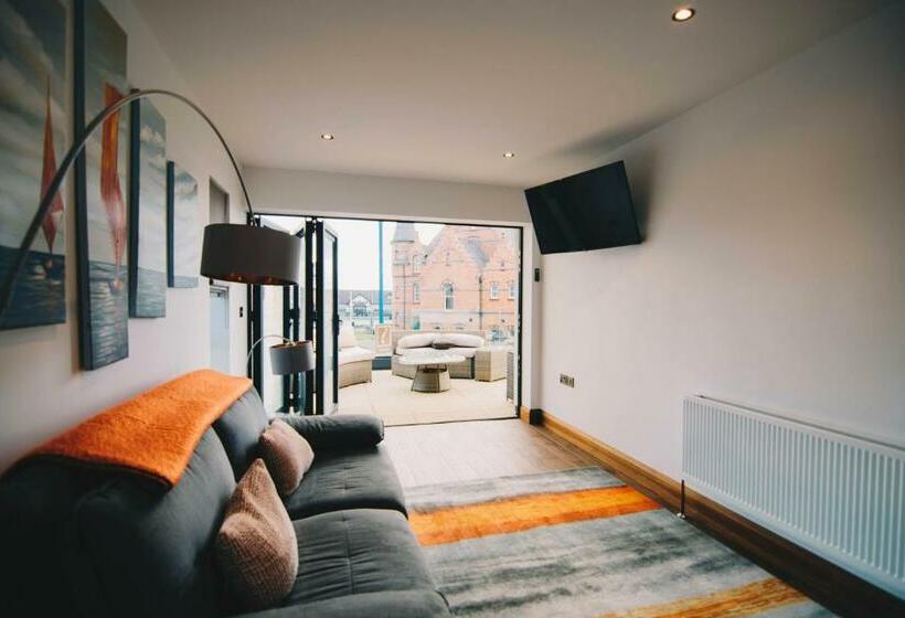 Полулюкс с Балконом, Antrim House Guest Rooms & Suites