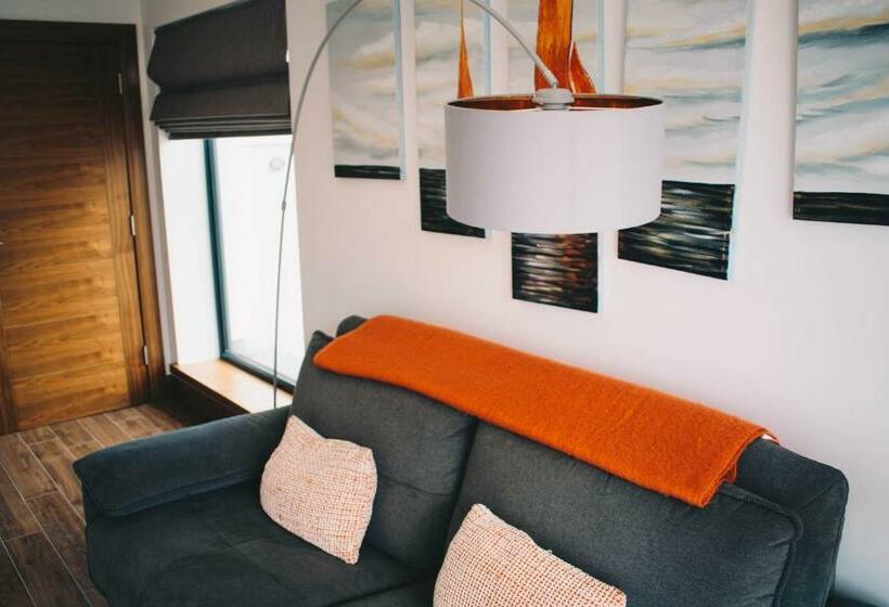 Полулюкс с Балконом, Antrim House Guest Rooms & Suites