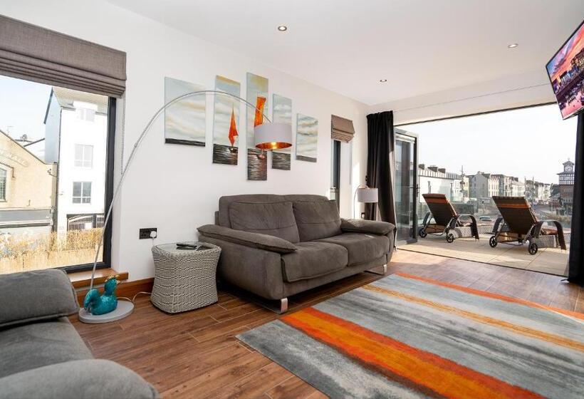 Полулюкс с Балконом, Antrim House Guest Rooms & Suites