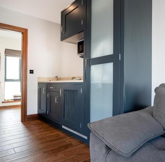 Полулюкс с Балконом, Antrim House Guest Rooms & Suites