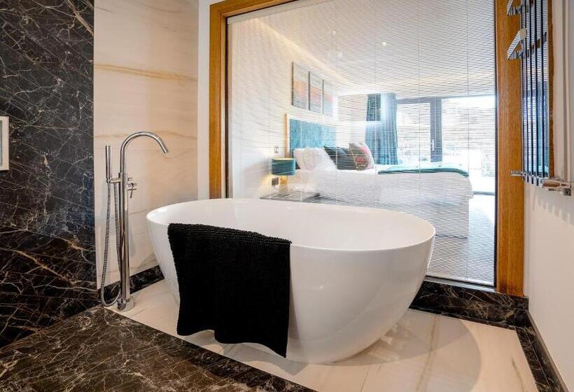 Люкс Повышенной Комфортности, Antrim House Guest Rooms & Suites