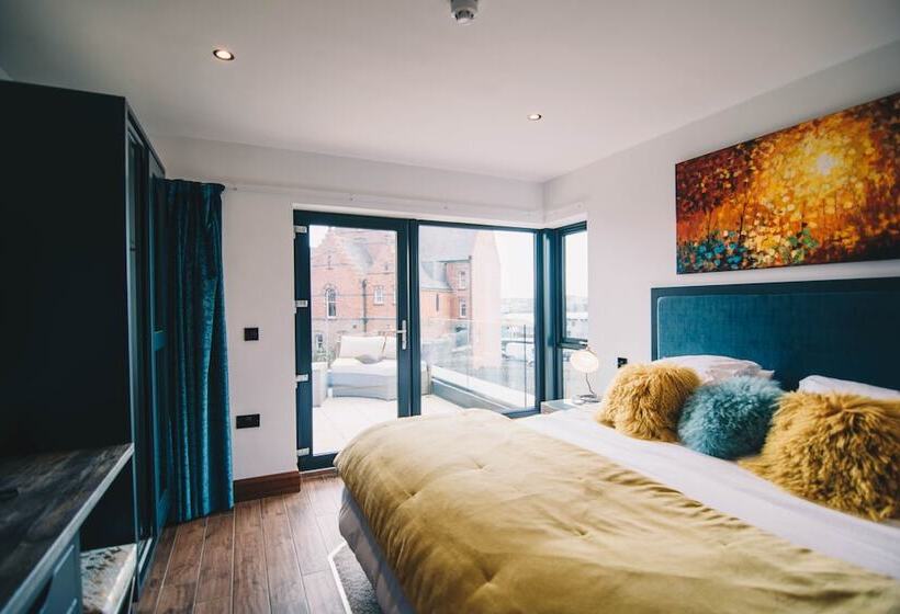 Полулюкс с Балконом, Antrim House Guest Rooms & Suites