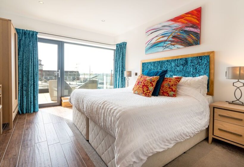 Полулюкс с Балконом, Antrim House Guest Rooms & Suites